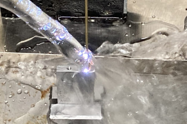 初期の放電加工機