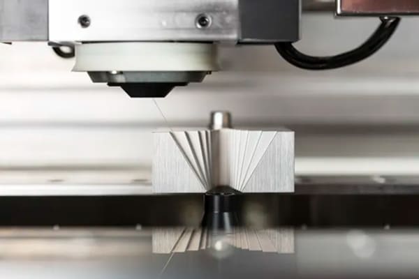 放電加工の揺動制御